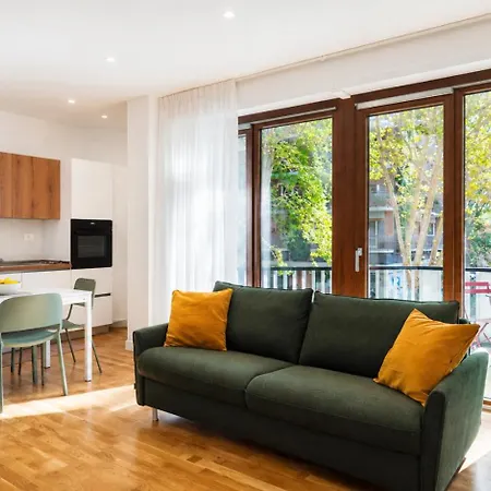 Apartment Elegantis Luce Di Trastevere With Terrace - Comfort In Charming District Rom